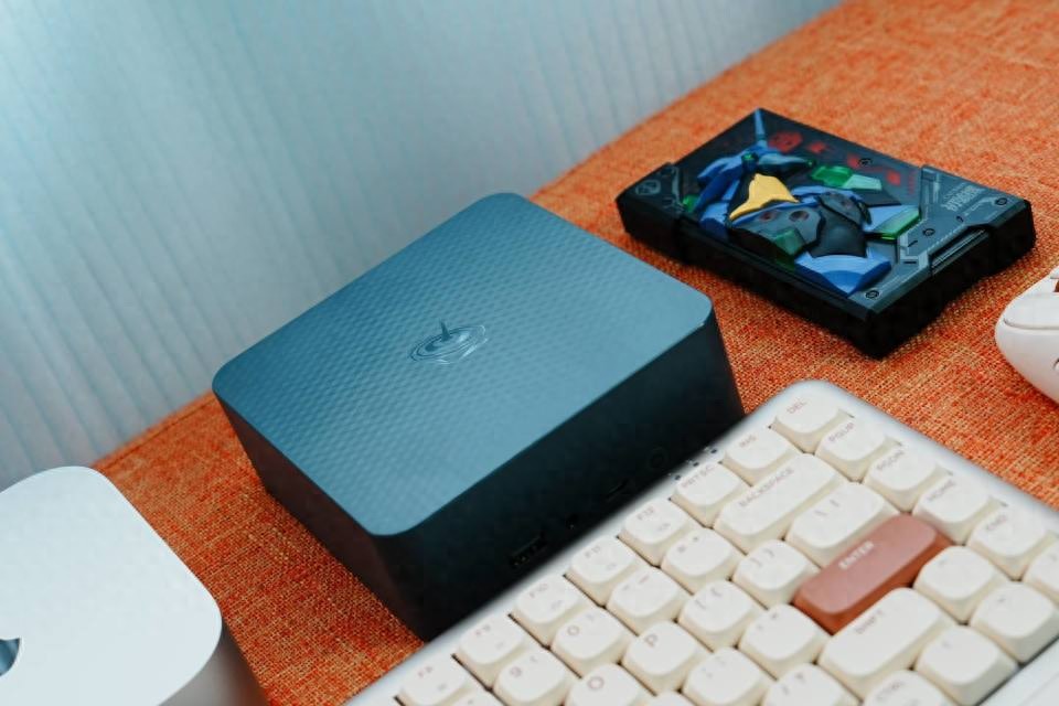 旗舰级办公迷你电脑，零刻EQR7商用mini主机电脑开箱评测