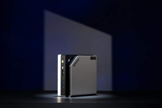 这台迷你主机居然是桌面超算中心，顶配版锐龙AI MAX+ 395主机测评