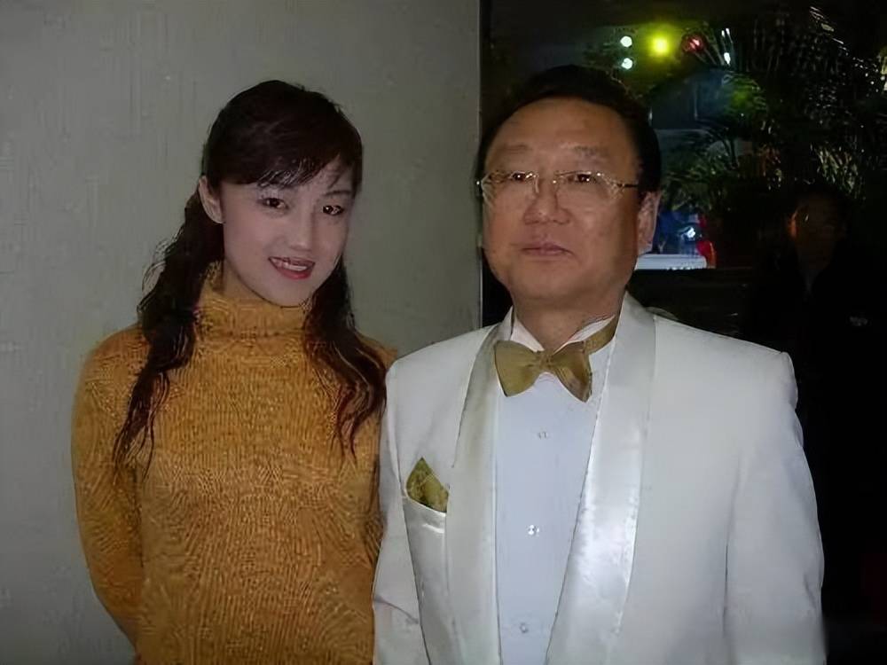 原创            蒋大为：国内赚钱，国外享受，全家移居海外，被敲诈90万