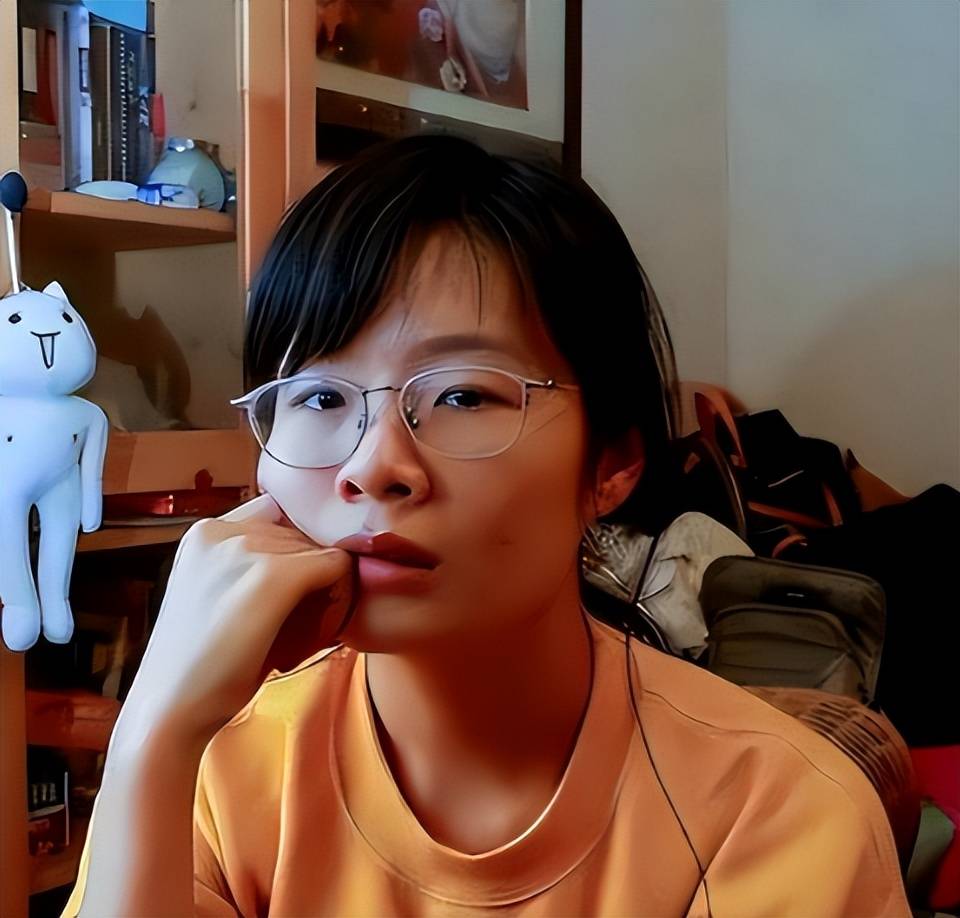 原创            国内赚钱国外花，“辱华妖女”许可馨扭曲的婚恋观，令人作呕