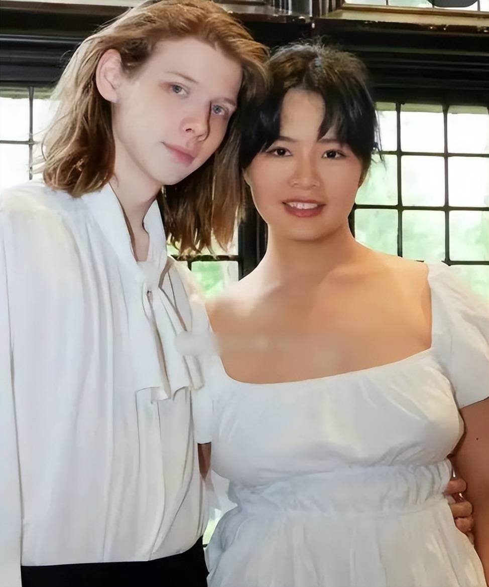 原创            国内赚钱国外花，“辱华妖女”许可馨扭曲的婚恋观，令人作呕