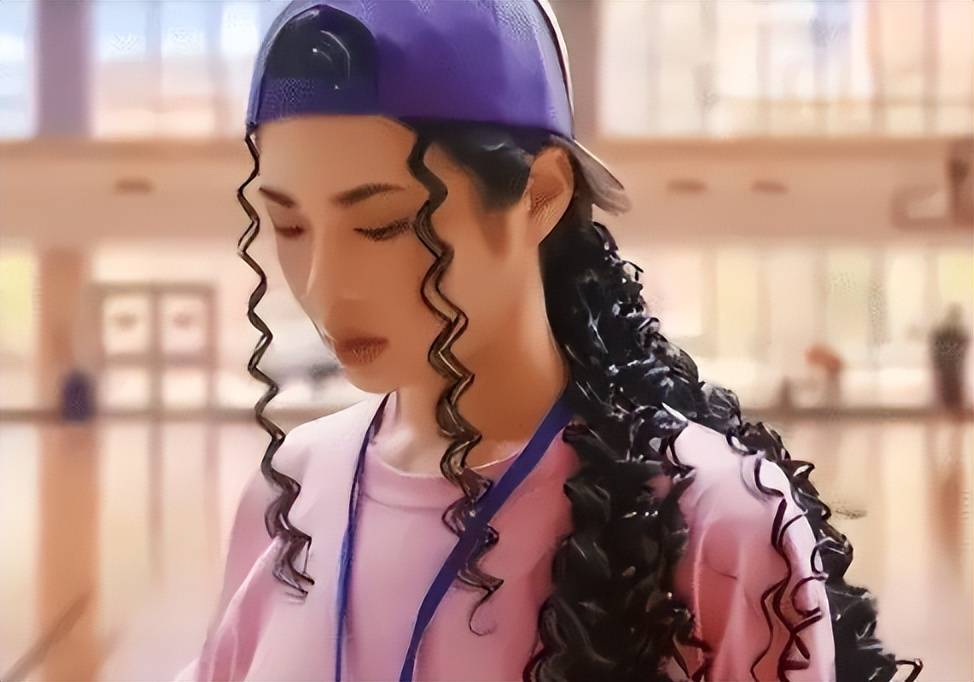 原创            国内赚钱国外花，“辱华妖女”许可馨扭曲的婚恋观，令人作呕