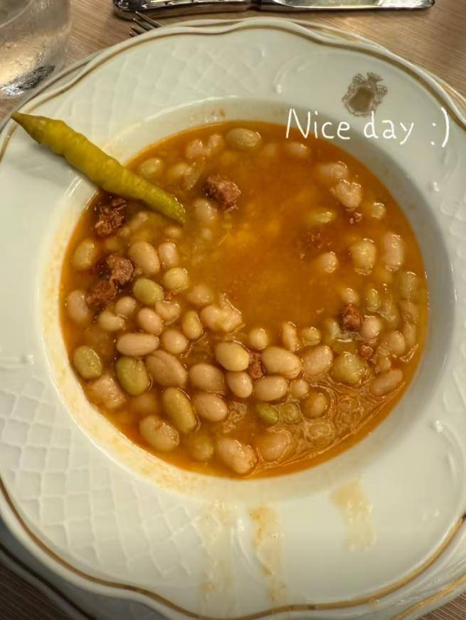 原创            林丹国内赚钱，儿子国外求学，妻子美酒美食，豪宅生活惬意