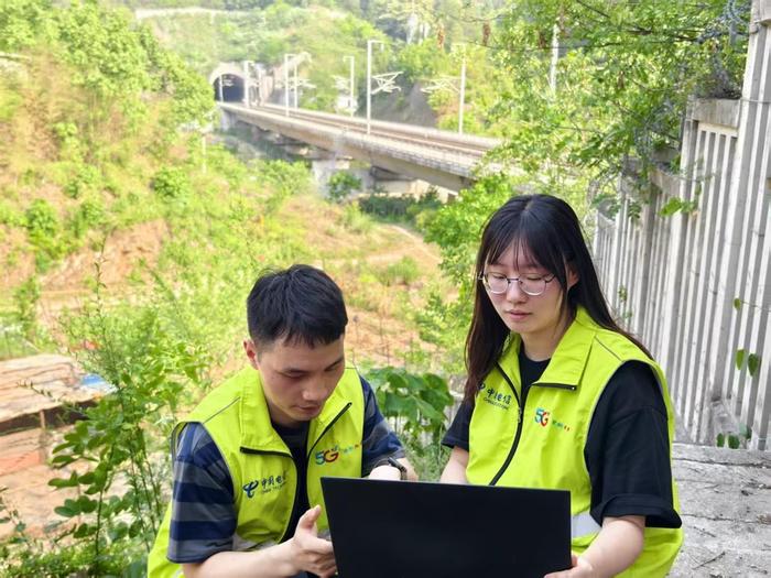 现场实测部分路段下载速率提升150%，湖北电信完成2000公里高铁沿线5G网络优化升级